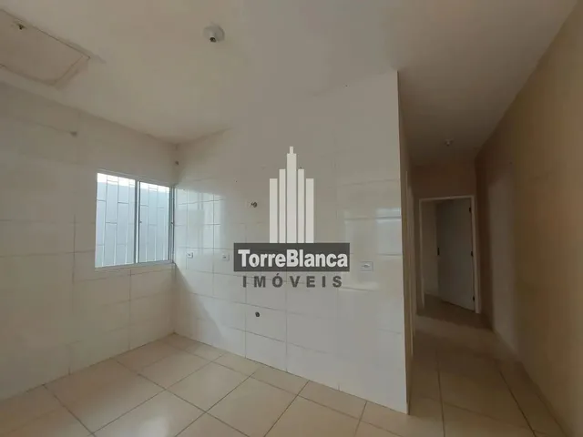 Imagem 2: Locação - Casa com 2 Quartos, 3 Vagas de Garagem, Quintal Amplo, 51 M², Contorno