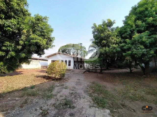 Imagem: Casa com 3 Quartos e Amplo Quintal Próximo