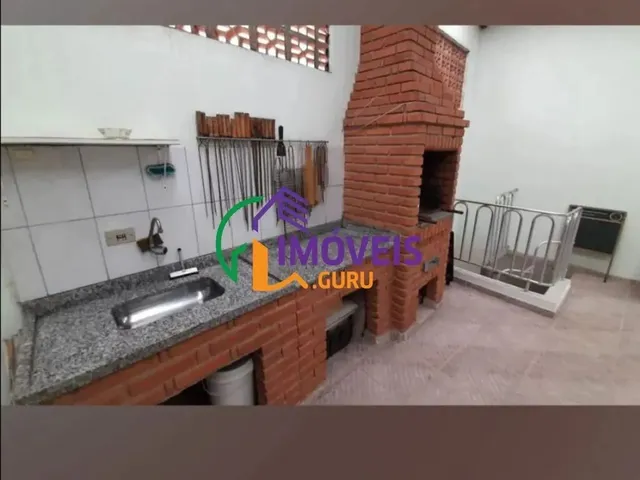 Imagem: A casa possui 4 Dormitórios, 1 Suíte, 2 Banheiros, 2