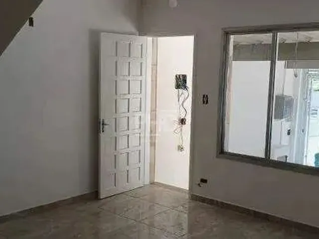 Imagem: Sobrado À Venda, 2 Quartos, 1 Suíte, Centro