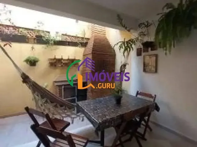 Imagem: A casa possui 3 Dormitórios, 4 Banheiros, 2 Vagas na