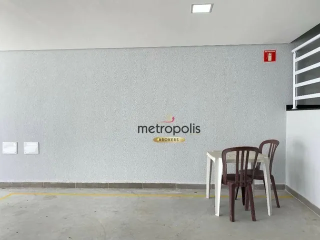 Imagem: O apartamento possui 2 Dormitórios, 1 Suíte, 1 Banheiro,