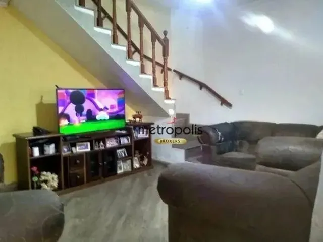 Imagem: A casa possui 2 Dormitórios, 1 Banheiro, 2 Vagas na