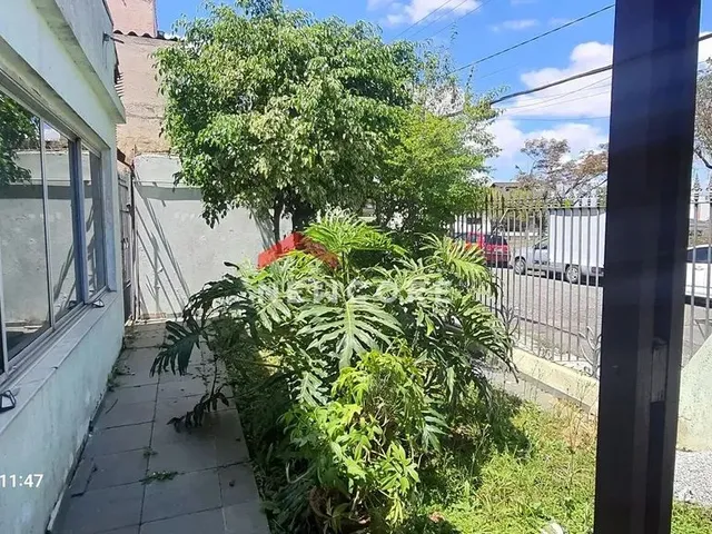 Imagem: A casa possui 5 Dormitórios, 2 Suítes, 3 Banheiros, 4