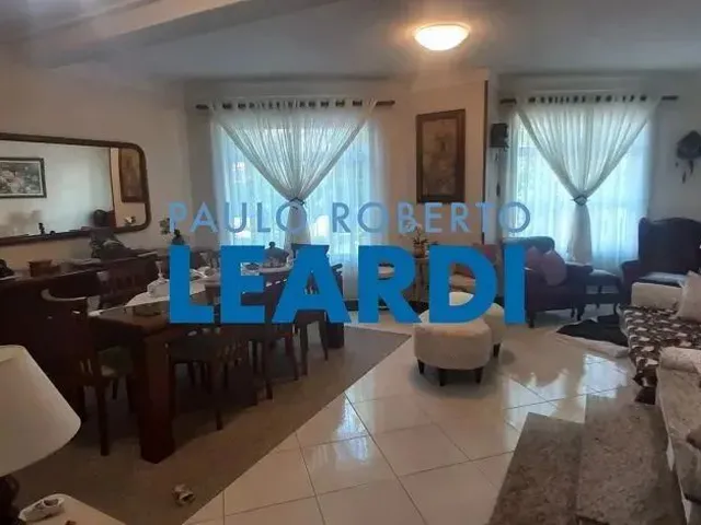 Imagem: A casa possui 3 Dormitórios, 1 Suíte, 3 Banheiros, 3
