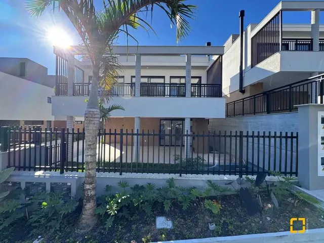 Imagem: Casa de Alto Padrão a Venda em Condomínio