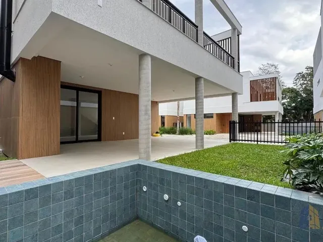Imagem 1: Excelente Casa com 3 Suítes a 30 Metros da Praia do Cacupé - Florianópolis/Sc