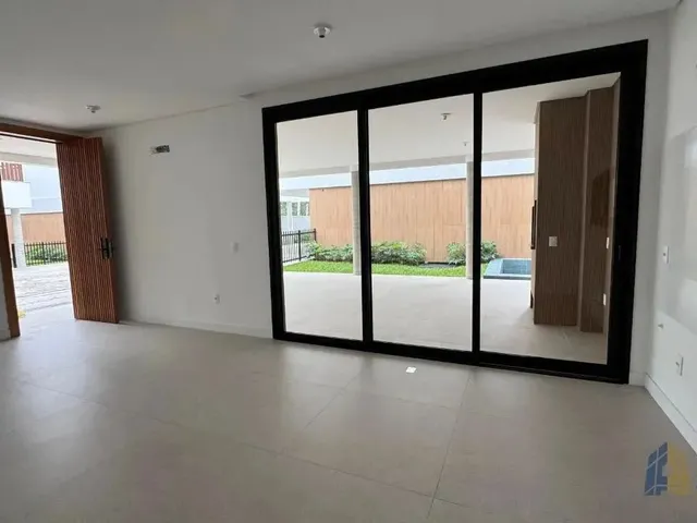 Imagem 3: Excelente Casa com 3 Suítes a 30 Metros da Praia do Cacupé - Florianópolis/Sc