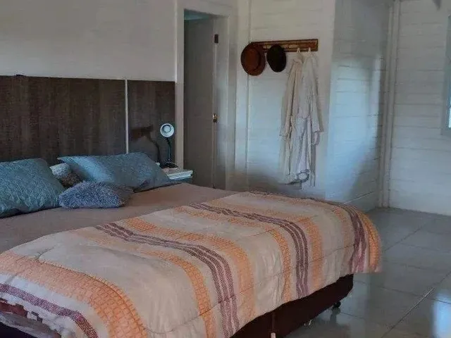 Imagem 14: Casa - À Venda com 3 Dormitórios, Sendo 2 Suítes, Piscina, Churrasqueira - Venda