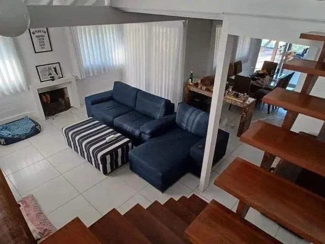 Imagem 15: Casa - À Venda com 3 Dormitórios, Sendo 2 Suítes, Piscina, Churrasqueira - Venda
