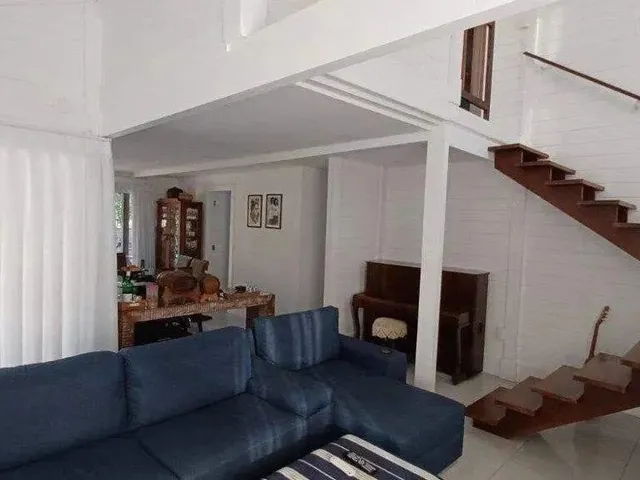 Imagem 8: Casa - À Venda com 3 Dormitórios, Sendo 2 Suítes, Piscina, Churrasqueira - Venda