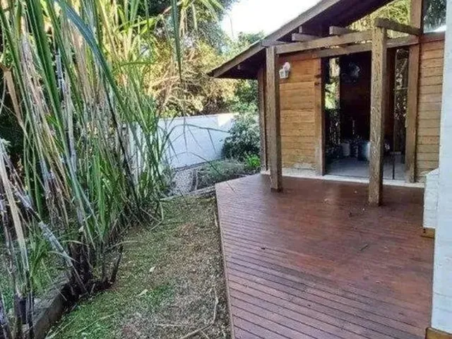 Imagem 4: Casa - À Venda com 3 Dormitórios, Sendo 2 Suítes, Piscina, Churrasqueira - Venda