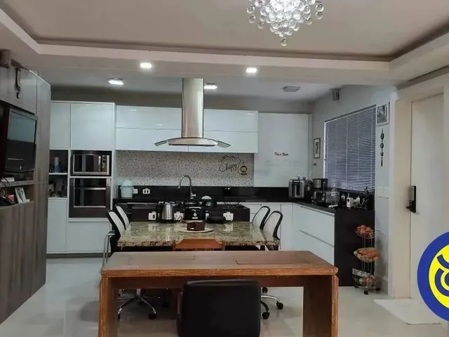 Imagem: Casa 6 Quartos (3 Suites) em Condomínio