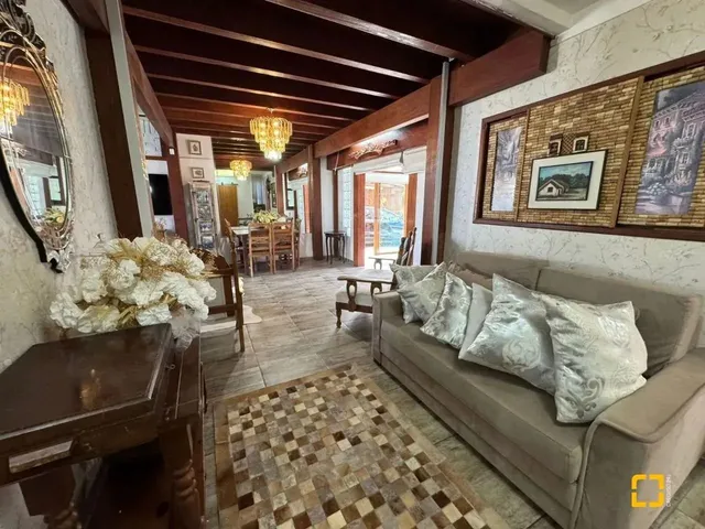 Imagem 8: Casa À Venda em Jurerê - Florianópolis | 4 Suítes | Piscina