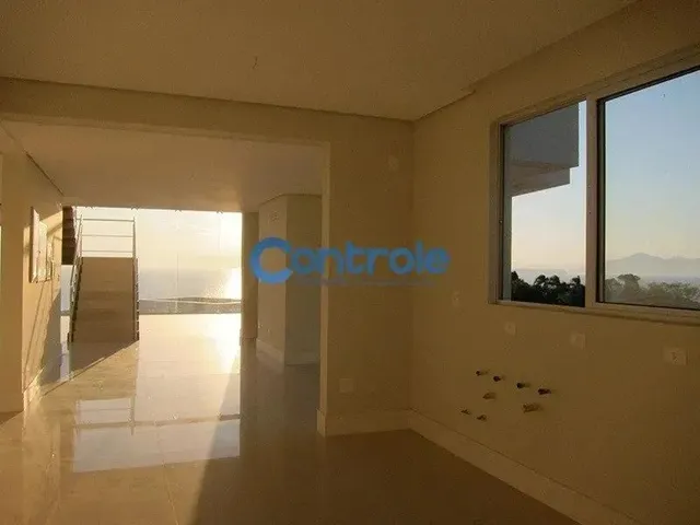 Imagem 5: Imóvel para Venda Possui 500 Metros Quadrados com 3 Quartos em Cacupé - Florianópolis