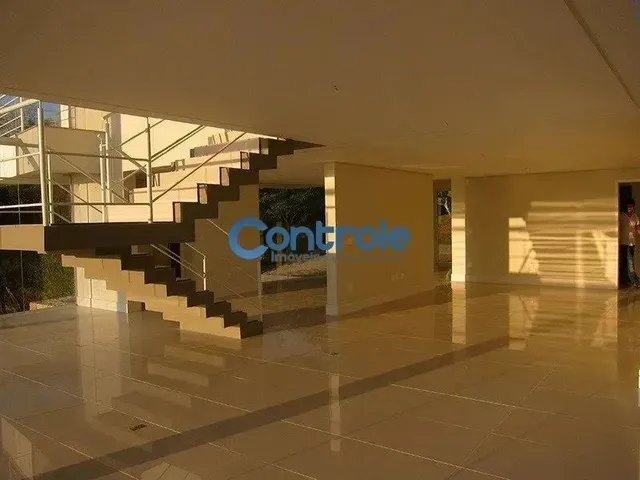 Imagem 3: Imóvel para Venda Possui 500 Metros Quadrados com 3 Quartos em Cacupé - Florianópolis