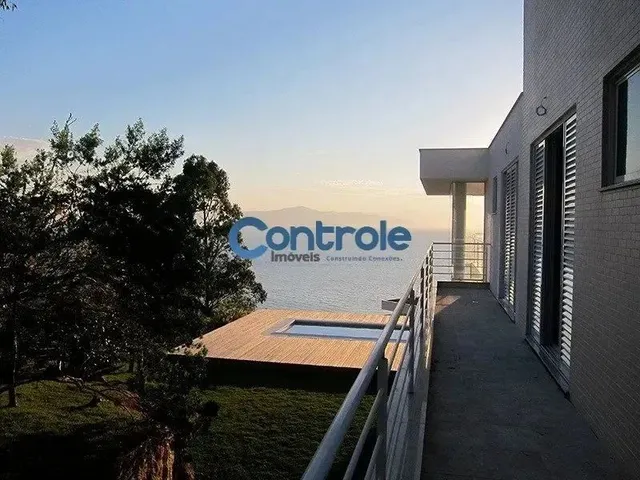 Imagem 7: Imóvel para Venda Possui 500 Metros Quadrados com 3 Quartos em Cacupé - Florianópolis