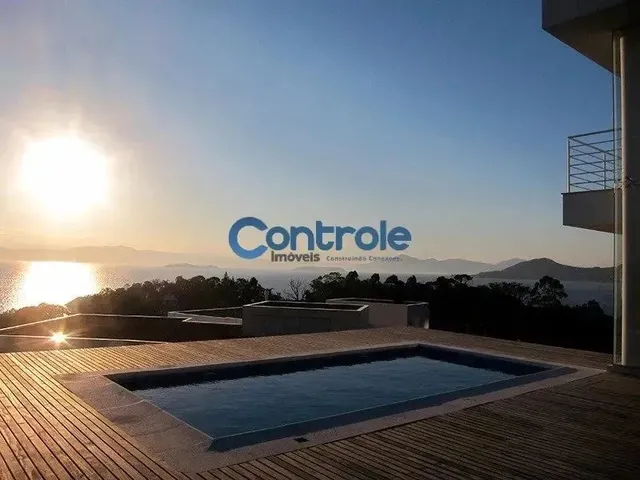 Imagem 9: Imóvel para Venda Possui 500 Metros Quadrados com 3 Quartos em Cacupé - Florianópolis