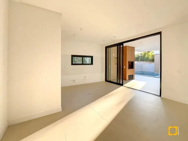 Imagem 11: Casa Nova em Condomínio - 3 Suítes - Pátio Piscina - Cacupé - Florianópolis - Sc