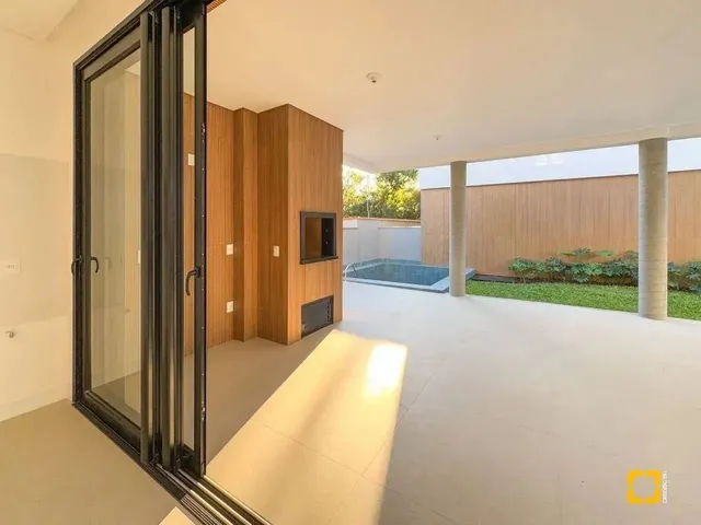 Imagem 5: Casa Nova em Condomínio - 3 Suítes - Pátio Piscina - Cacupé - Florianópolis - Sc