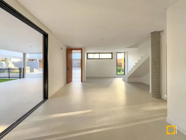 Imagem 8: Casa Nova em Condomínio - 3 Suítes - Pátio Piscina - Cacupé - Florianópolis - Sc