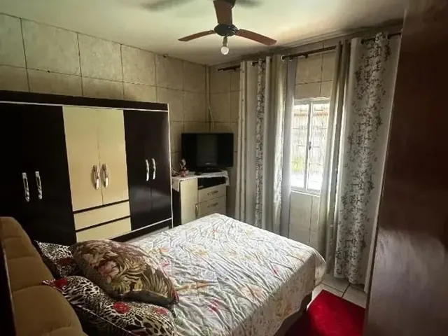 Imagem: A casa possui 3 Dormitórios, 1 Suíte, 3 Banheiros, 2