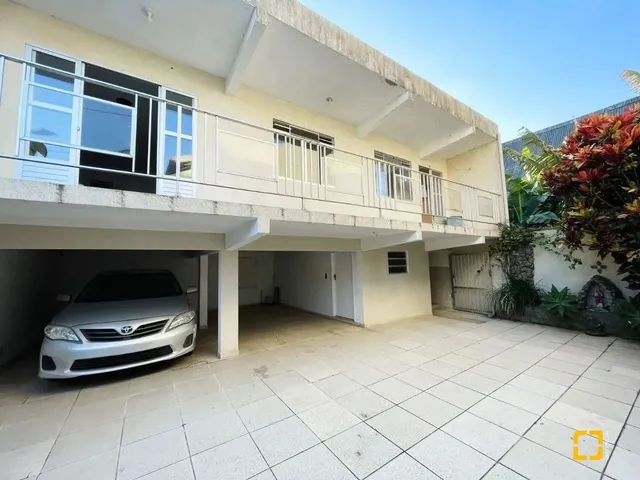 Imagem: A casa possui 5 Dormitórios, 4 Banheiros, Acomodam 10