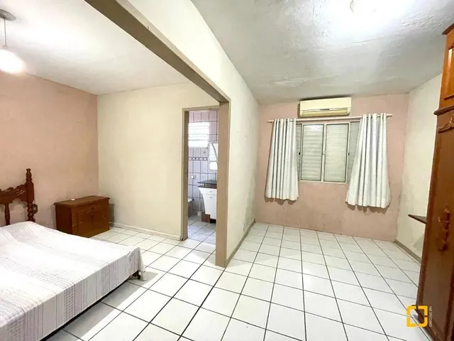 Imagem 15: Casa em Santinho. Churrasqueira, Acomodam 10 pessoas, 225m² de...