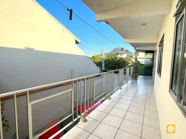 Imagem 11: Casa em Santinho. Churrasqueira, Acomodam 10 pessoas, 225m² de...