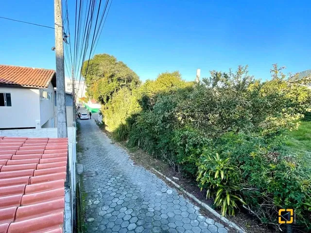 Imagem 13: Casa em Santinho. Churrasqueira, Acomodam 10 pessoas, 225m² de...