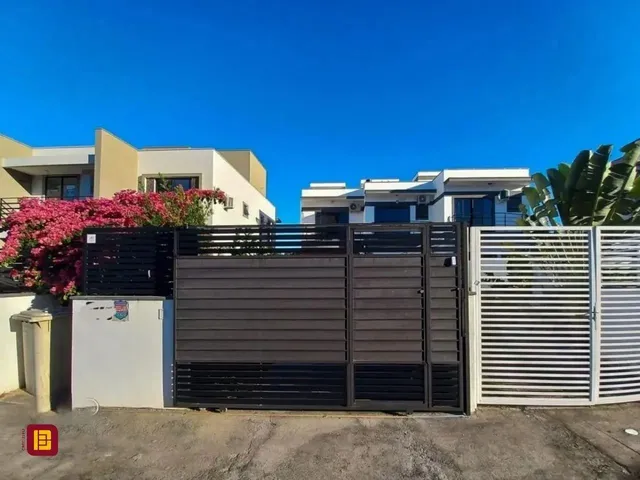 Imagem: A casa possui 3 Dormitórios, 2 Suítes, 3 Banheiros, 3