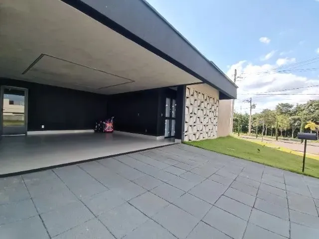 Imagem: A casa em condomínio possui 4 Dormitórios, 3 Suítes, 5