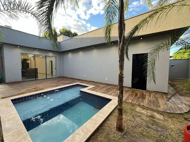Imagem 11: Casa Térrea de Rua Senador Canedo Casa de Rua com 3 Quarto(S) e 4 Banheiro(S) À Venda