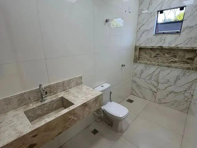 Imagem 8: Casa Térrea de Rua Senador Canedo Casa de Rua com 3 Quarto(S) e 4 Banheiro(S) À Venda