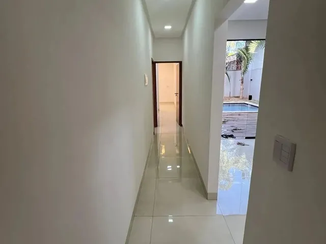 Imagem 3: Casa Térrea de Rua Senador Canedo Casa de Rua com 3 Quarto(S) e 4 Banheiro(S) À Venda