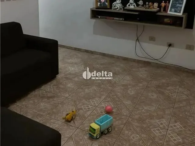 Imagem: Casa Disponível para Venda no Bairro Granada