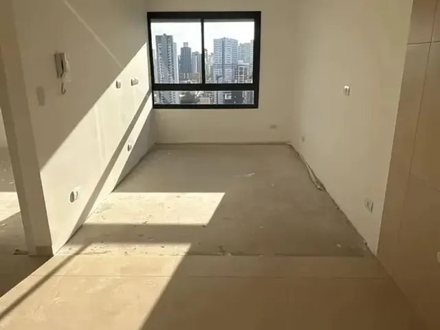 Imagem 2: Andar Alto e Sofisticação no Centro 1 Quarto de Alto Padrão
