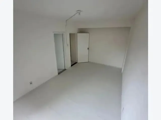 Imagem 2: Apartamento com 3 Dormitórios À Venda, 140 M² por R$ 330.000,00 - Brotas - Salvador/Ba