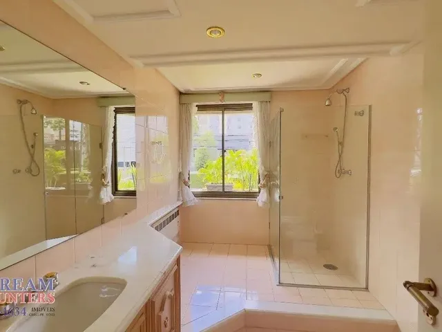 Imagem 7: Apartamento Clássico, com 474M² Privativos, 4 Quartos, 3 Vagas de Garagem, no Bairro