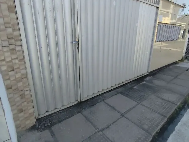 Imagem: A casa possui 2 Dormitórios, 1 Banheiro, 1 Vaga na