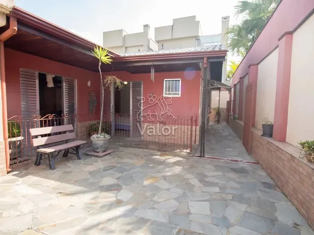 Imagem 11: Casa Térrea Ampla no Mercês 4 Quartos, Suíte e Espaço para Home Office