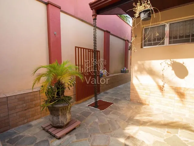 Imagem 10: Casa Térrea Ampla no Mercês 4 Quartos, Suíte e Espaço para Home Office