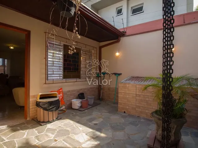 Imagem 2: Casa Térrea Ampla no Mercês 4 Quartos, Suíte e Espaço para Home Office