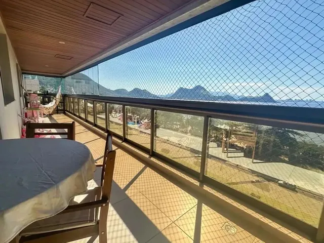 Imagem: O apartamento possui 4 Dormitórios, 5 Banheiros, 3 Vagas