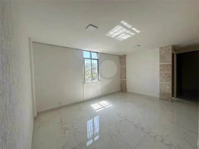 Imagem: O apartamento possui 2 Dormitórios, 1 Banheiro, 1 Vaga na