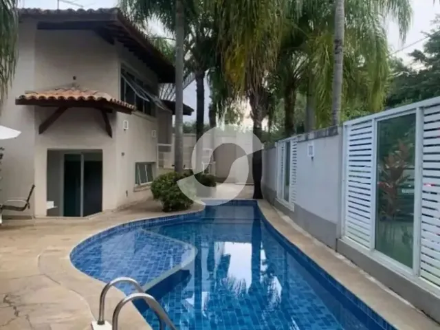 Imagem: Vendo Casa com 2 Quartos e Piscina em Camboinhas