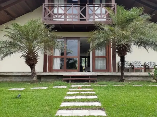 Imagem: A casa em condomínio possui 5 Dormitórios, 5 Banheiros, 5