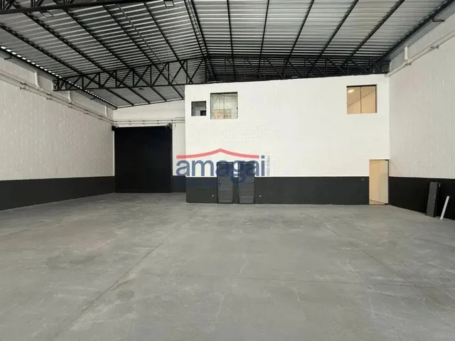 Imagem: O depósito possui 2 Banheiros, 590m² de Área, Imóvel