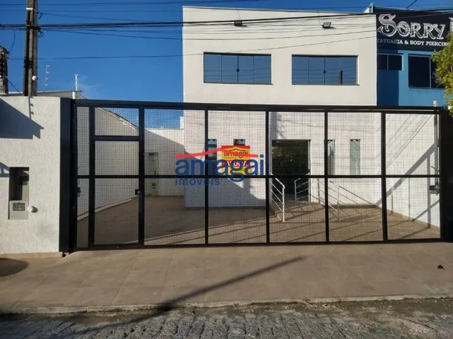Imagem: O depósito possui 6 Banheiros, 2 Vagas na garagem, 292m²