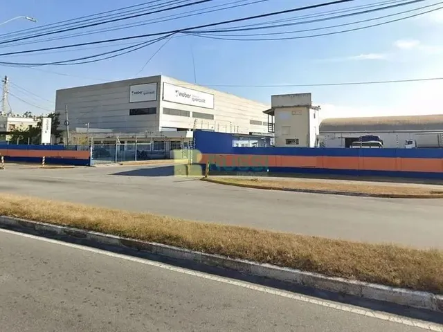 Imagem: O depósito possui Acomodam 40 pessoas, 5 Vagas na garagem,